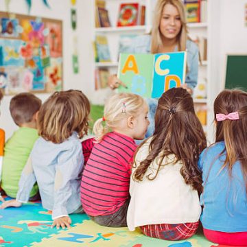 Grădinița IQ-EST din București: Încurajând curiozitatea și creativitatea copiilor